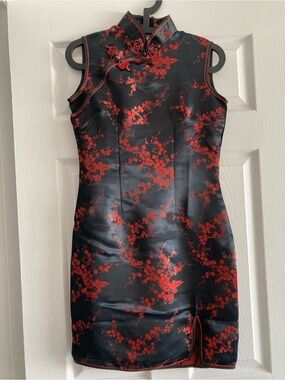 Sleeveless Black & Red Floral Qipao